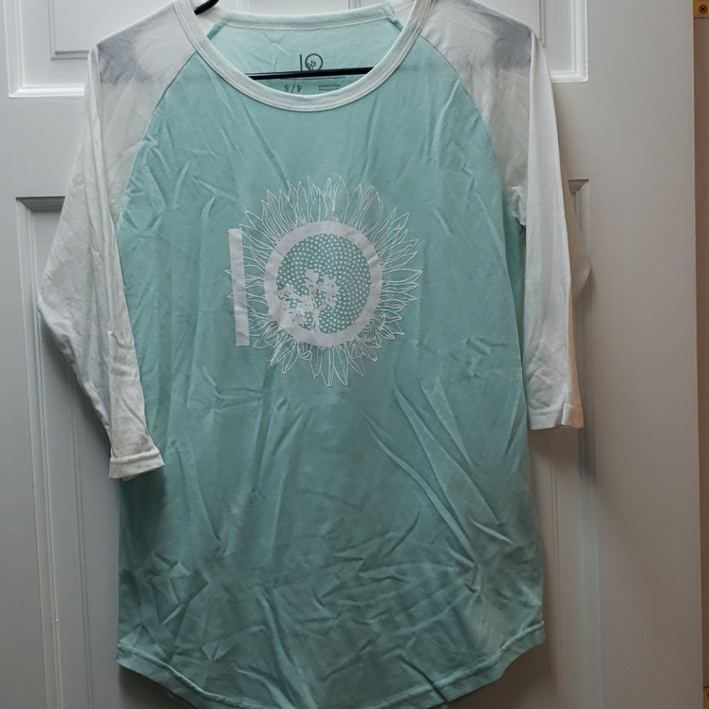 Tentree mid length sleeve shirt